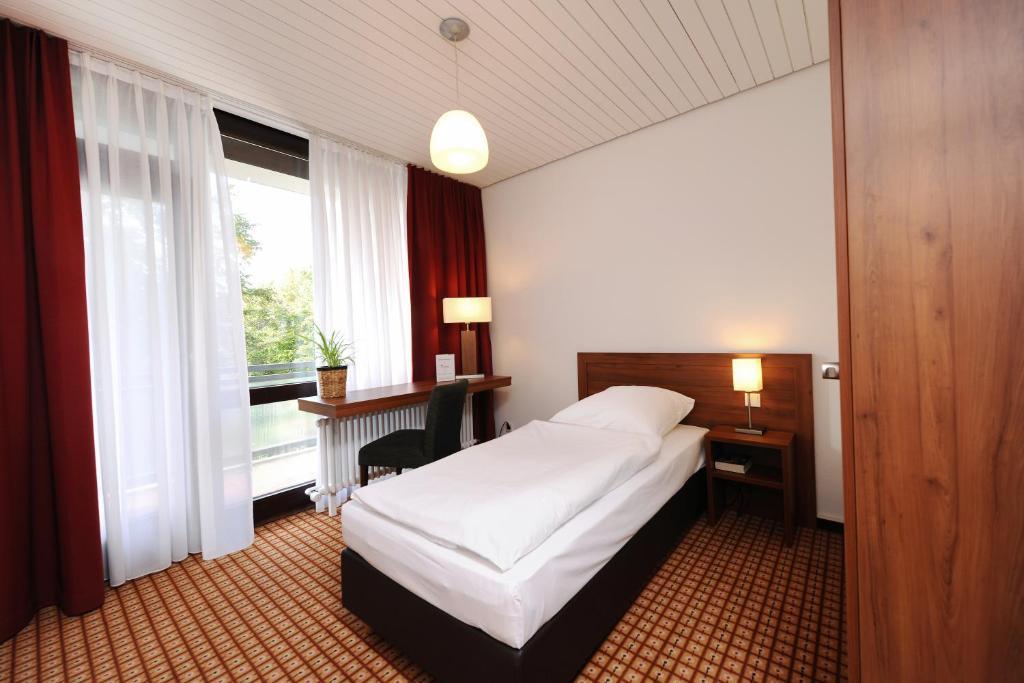 Bildungshaus St. Bernhard - Wohnen Und Tagen Otel Rastatt Oda fotoğraf